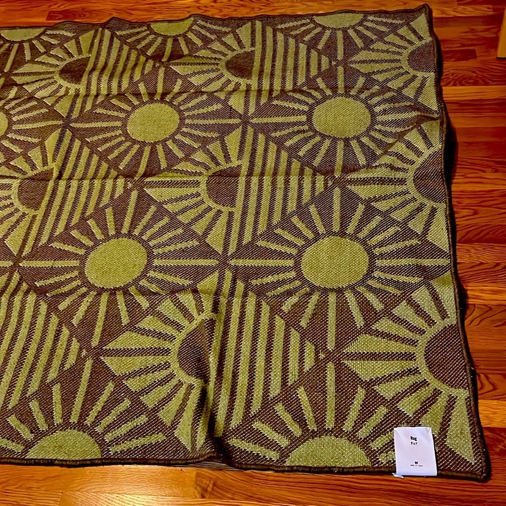 Urban Outfitters Sun Geo Indoor/Outdoor Rug 5’ x 7’ NWT - Picture 4 of 15